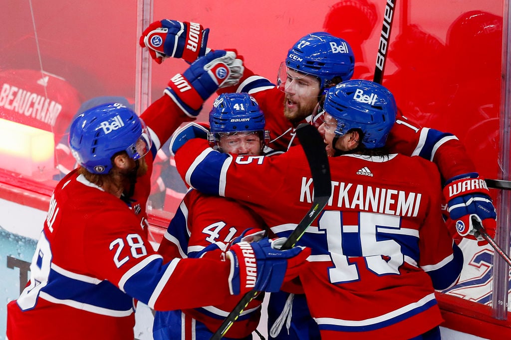 Montreal Canadiens voittoon jatkoerässä - Jesperi Kotkaniemi järjestelemässä voittomaalia